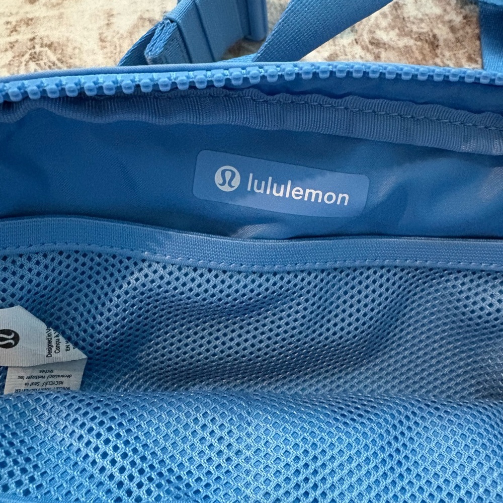 lululemon athletica Aero Blue Everywhere Belt Bag - Picture 4 of 6